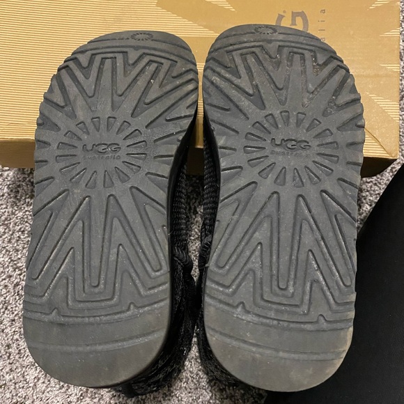 UGG Classic Short Sparkles Black- 7 - Picture 2 of 2